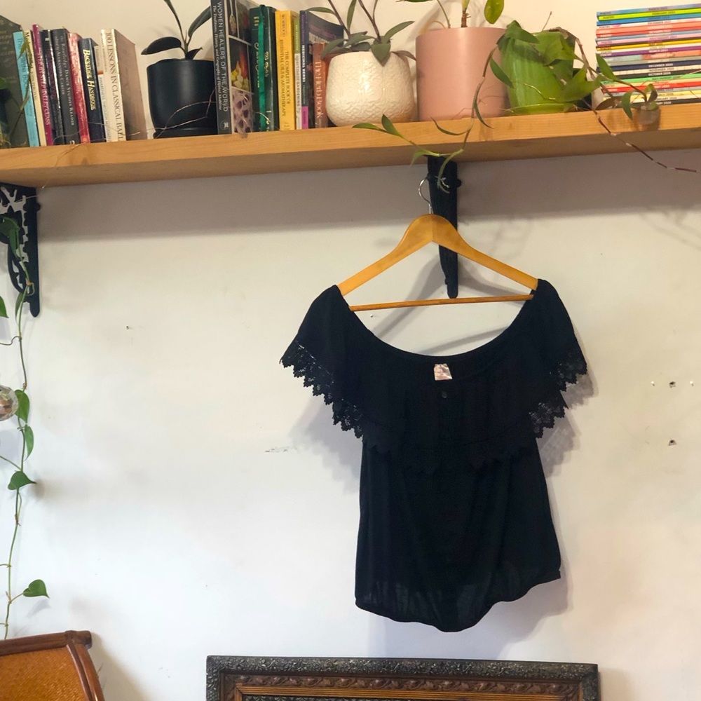 Black Lace Off the Shoulder Top Sz XXL